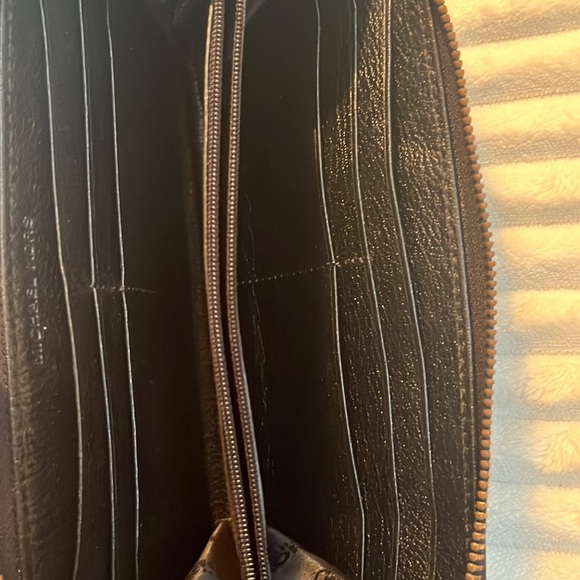 Michael Kors Wallet Black Leather & Gold Metal - Picture 10 of 11